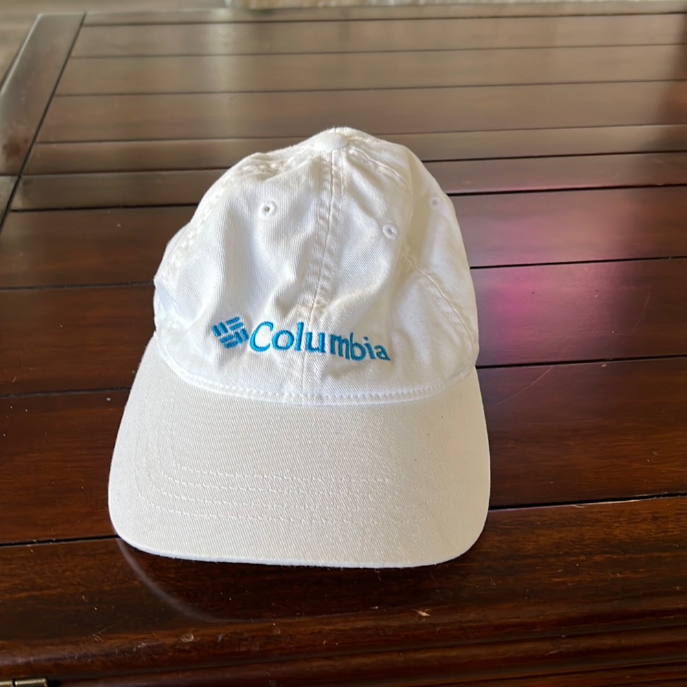 White Columbia baseball hat like new OS